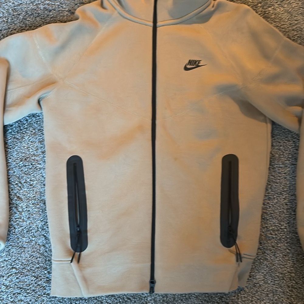 Beige Nike Tech - image 3